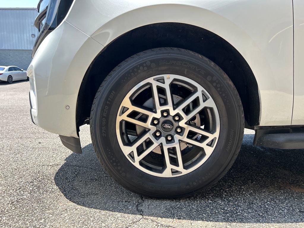Used 2025 Ford Expedition Active RWD image 7