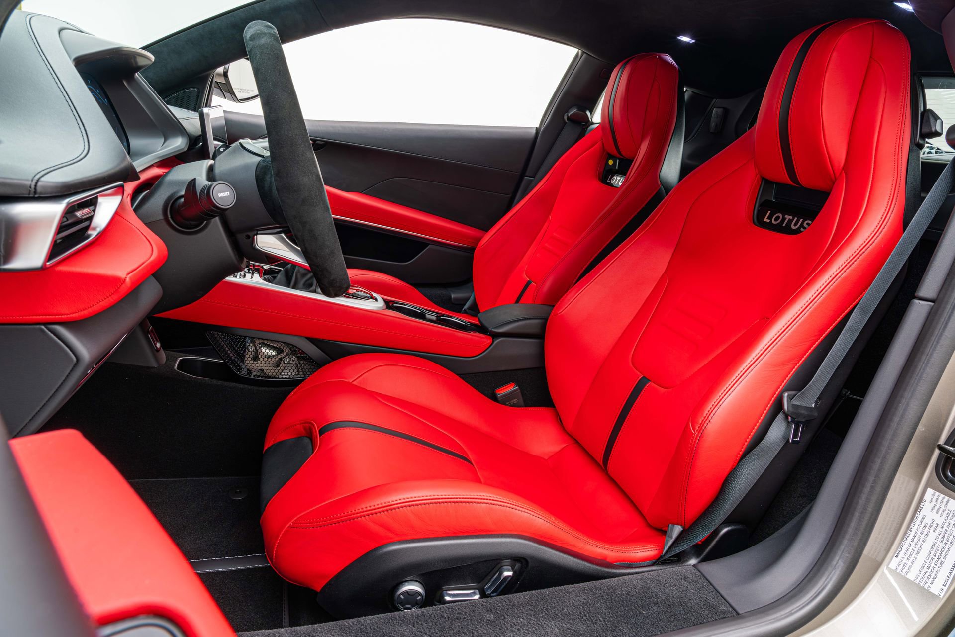 Used 2025 Lotus Emira RWD image 19