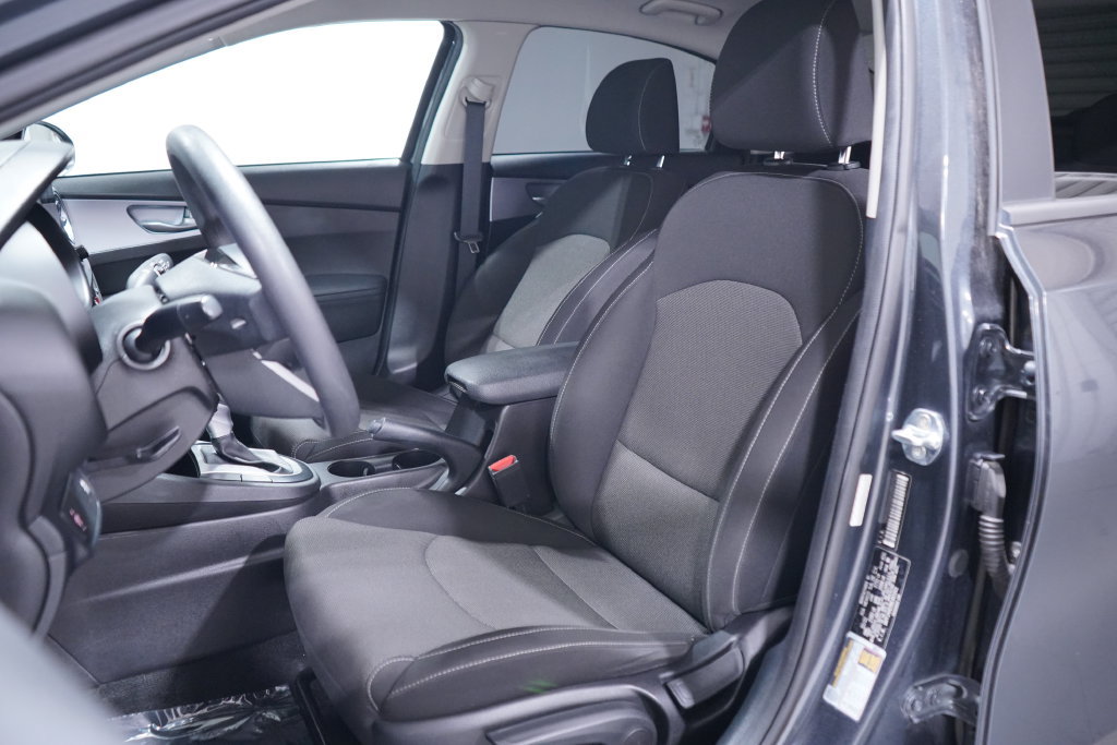 Used 2022 Kia Forte LXS FWD image 7
