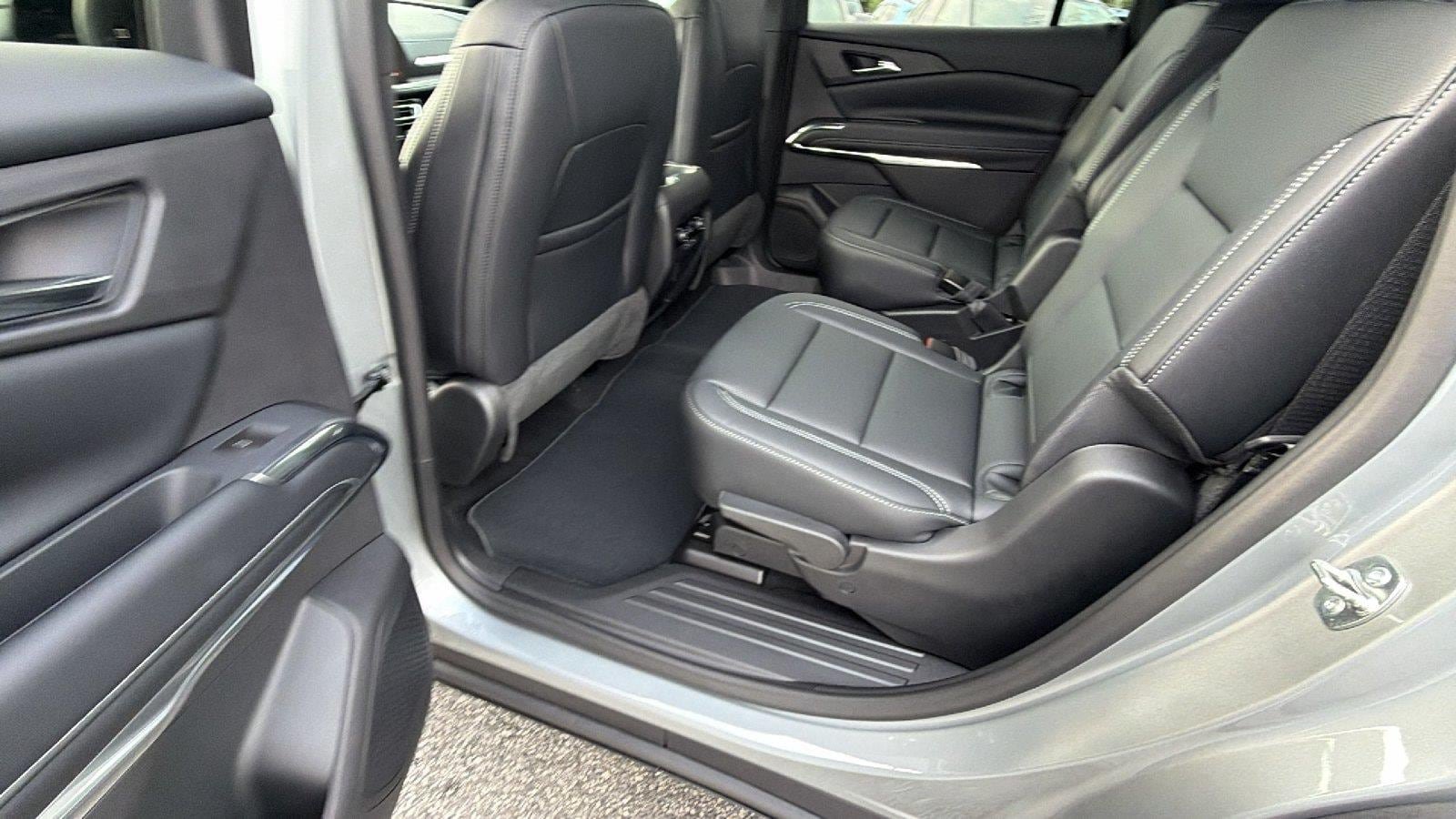 New 2027 Chevrolet Traverse LT w/ Sun and Wheel Package FWD image 21