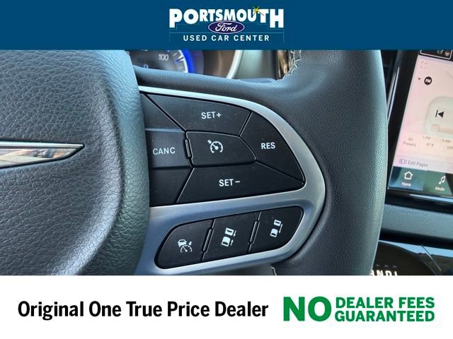 Used 2023 Chrysler Pacifica Touring-L image 18