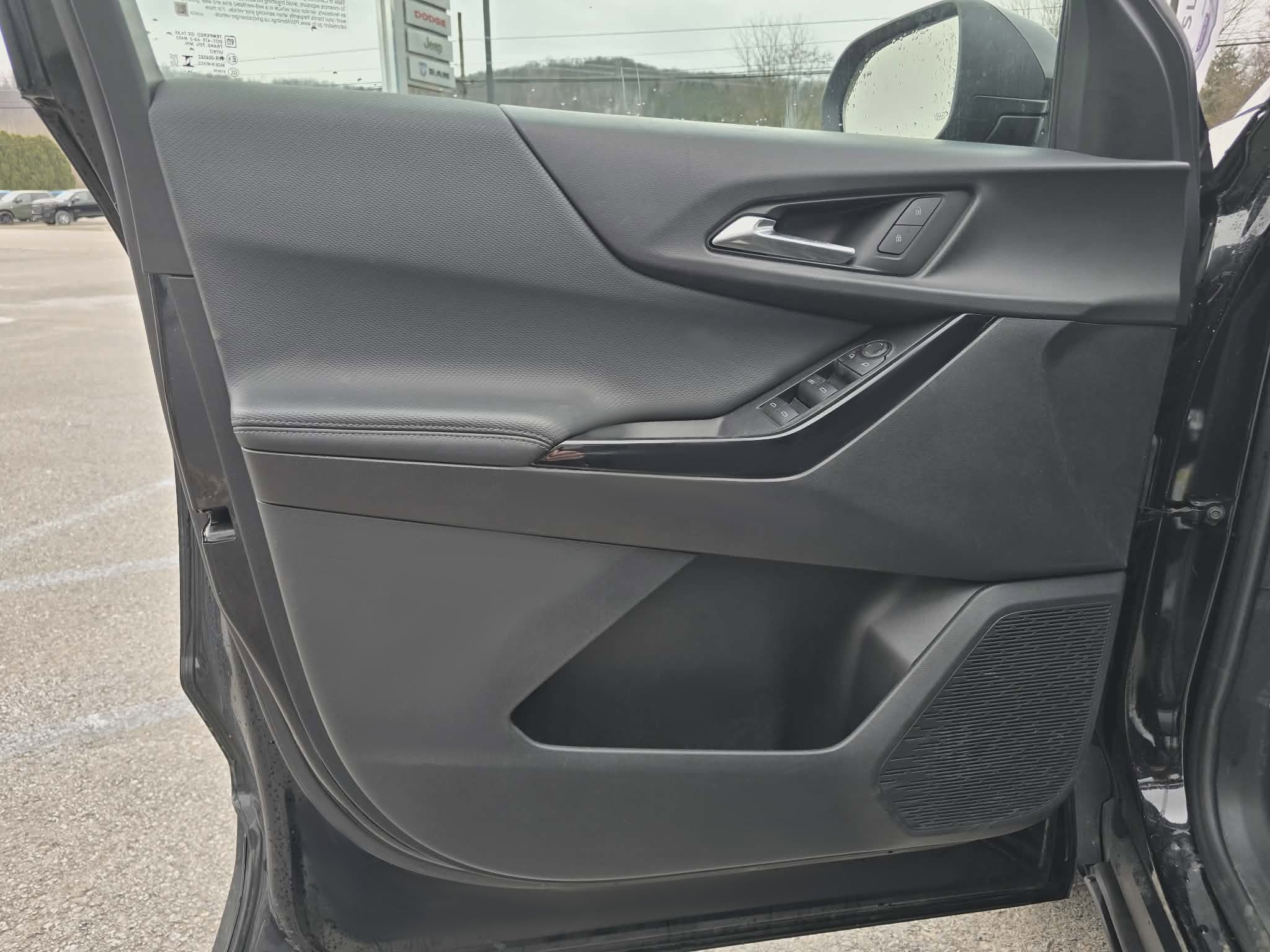 Used 2025 Chevrolet Equinox LT AWD/4WD image 14