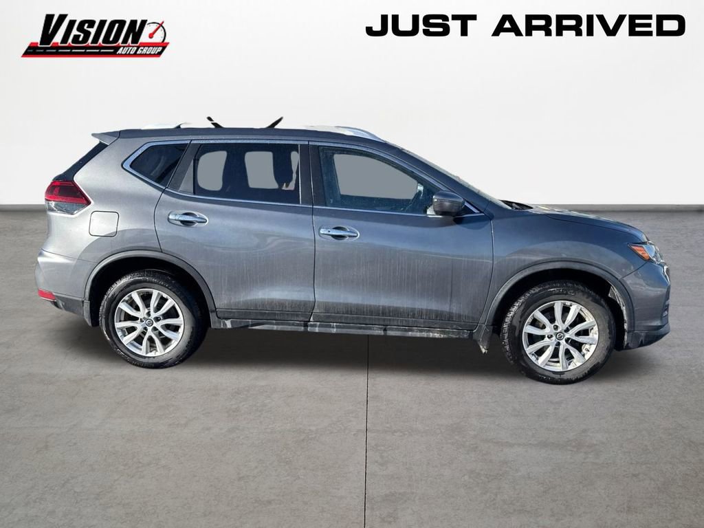 Used 2020 Nissan Rogue SV image 4