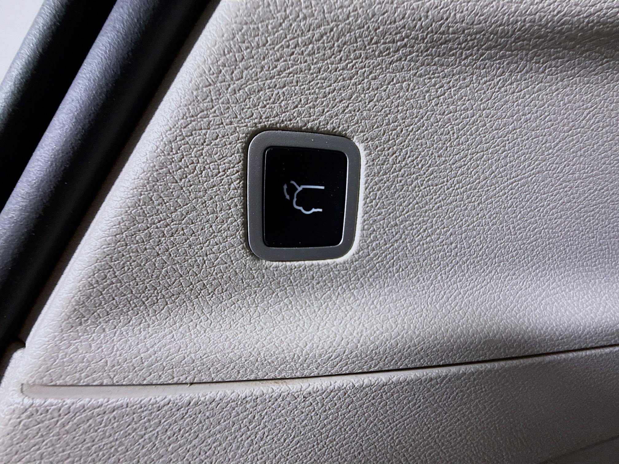 Used 2023 Chrysler Voyager LX FWD image 40