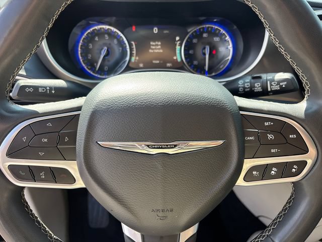 Used 2023 Chrysler Pacifica Touring-L FWD image 19