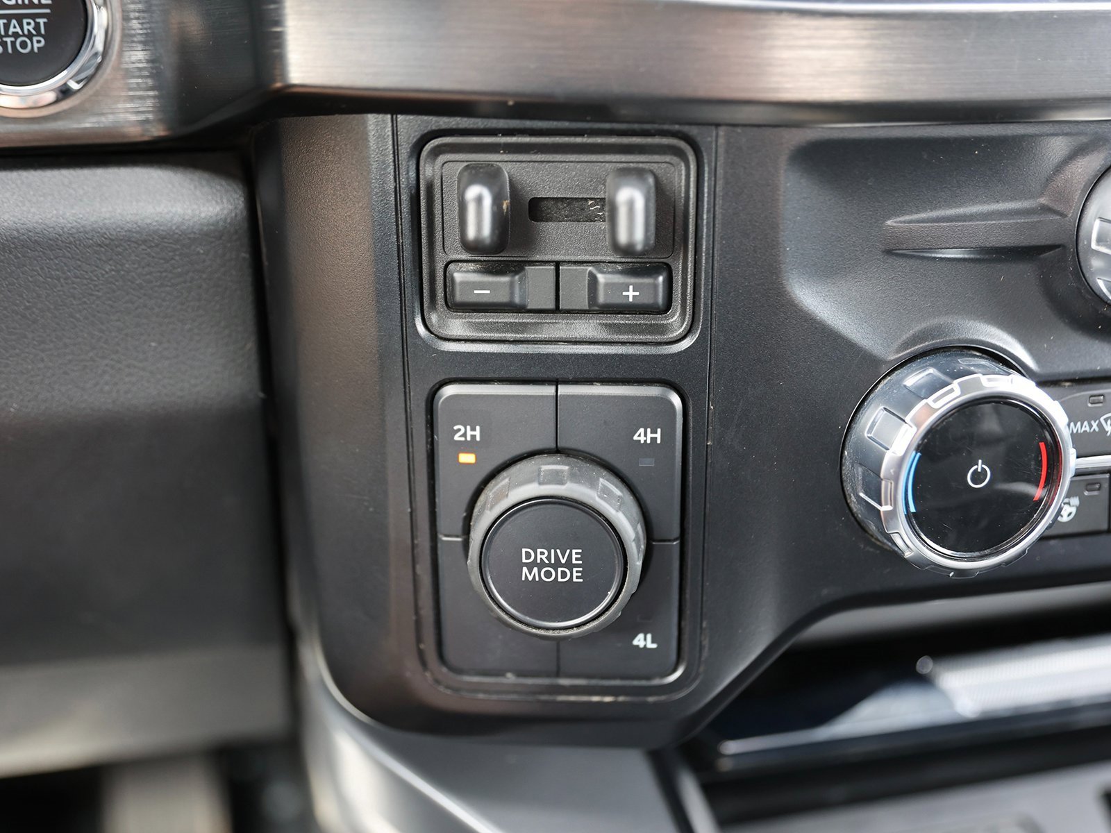 Certified 2024 Ford F250 Lariat image 27