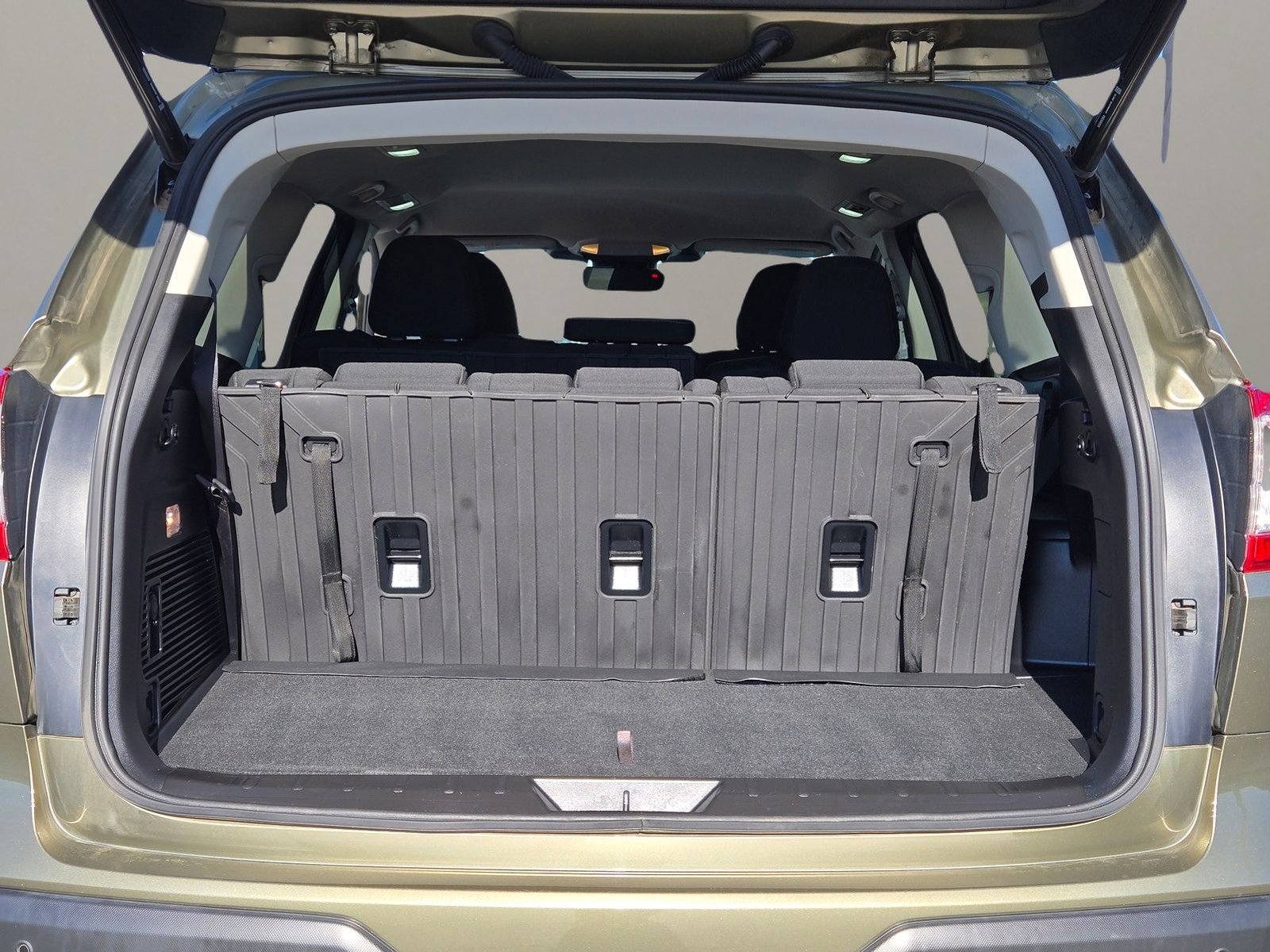 Used 2024 Subaru Ascent Premium w/ Convenience Package image 9