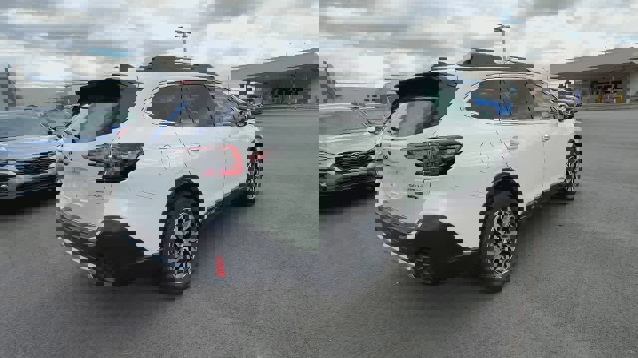 Used 2020 Subaru Outback Touring w/ Popular Package #2 image 8