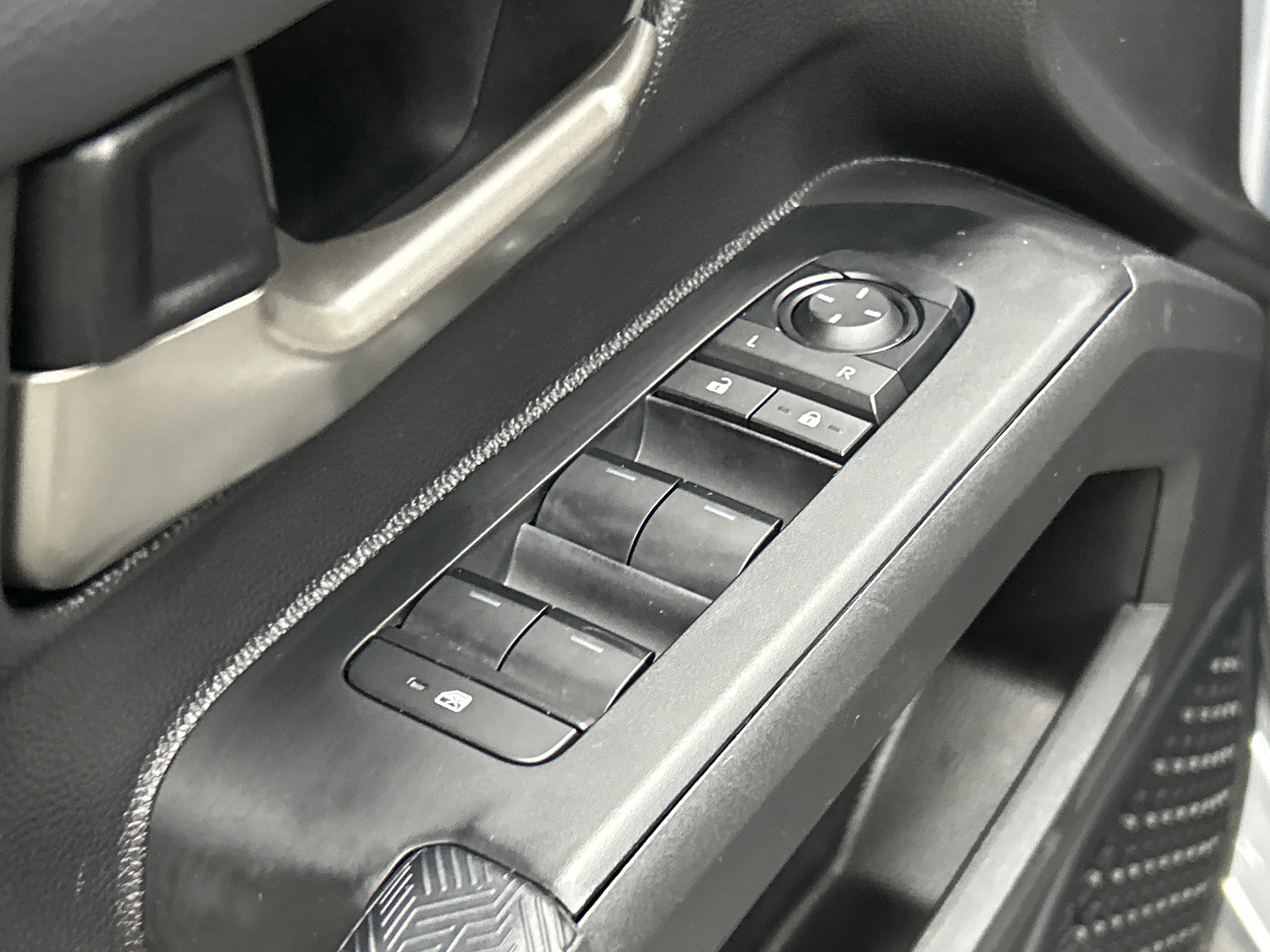 Used 2024 Toyota Tacoma Limited AWD/4WD image 15