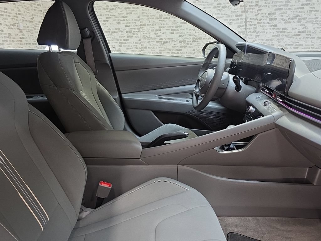 Certified 2024 Hyundai Elantra SEL FWD image 8