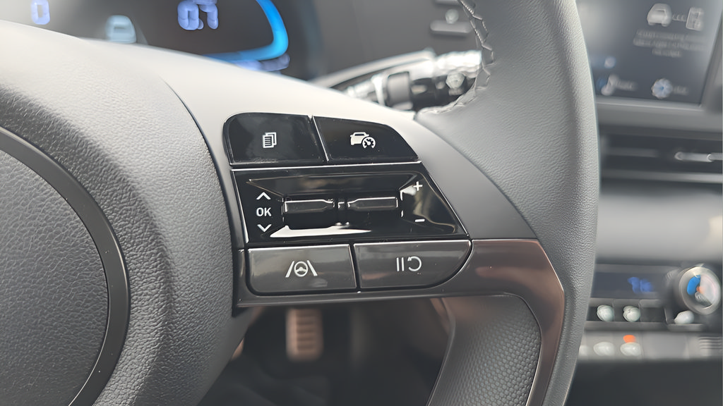 Certified 2026 Hyundai Elantra Sport FWD image 25