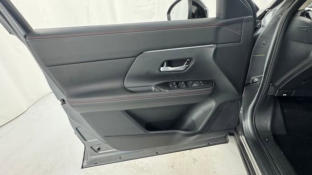 New 2026 Nissan Kicks SR w/ Cold Weather Package AWD/4WD image 18