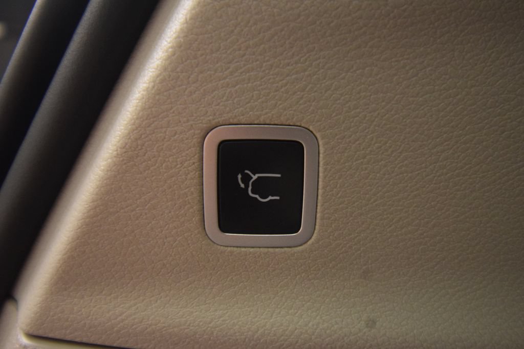 Used 2020 Chrysler Pacifica Limited FWD image 44