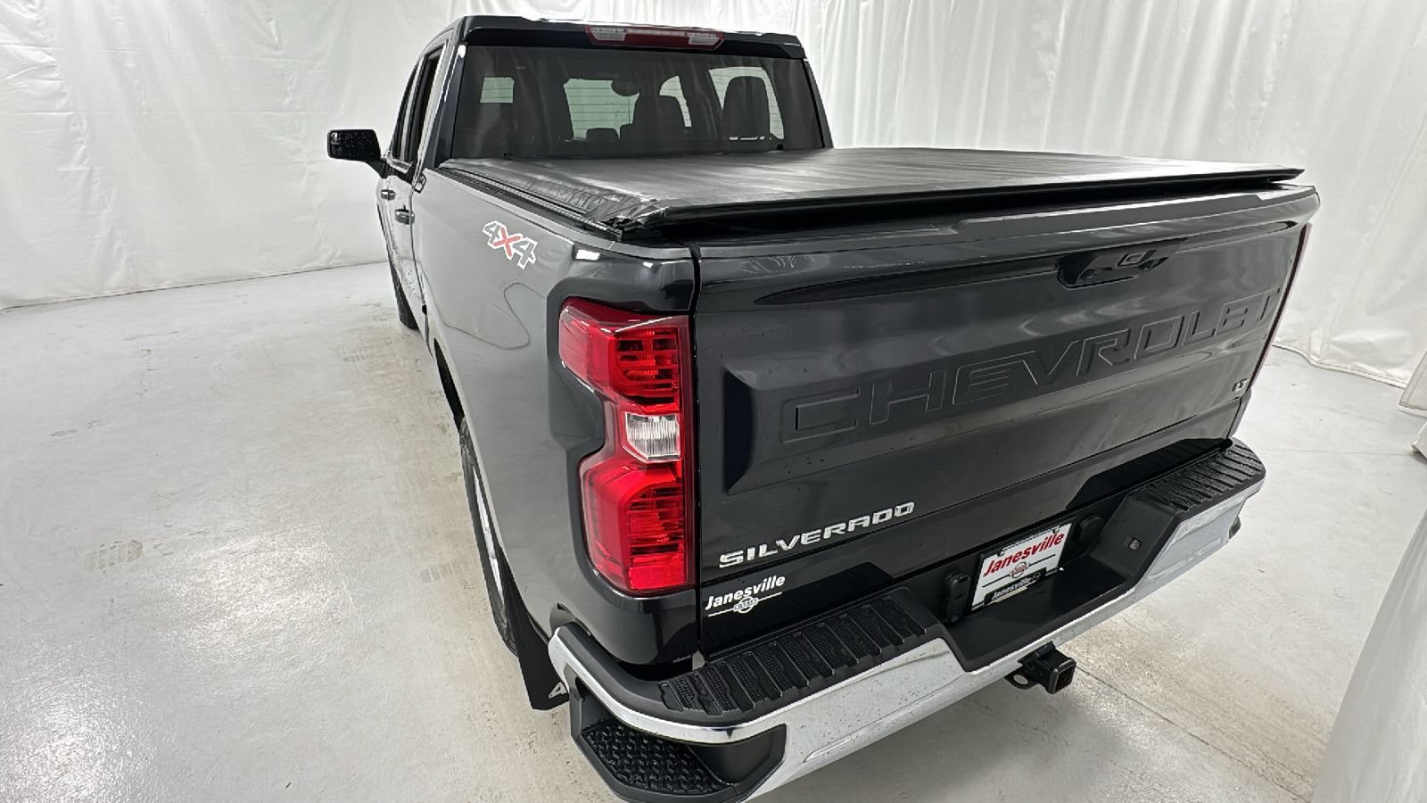 Used 2022 Chevrolet Silverado 1500 LT AWD/4WD image 5