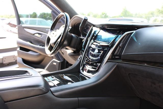 Used 2020 Cadillac Escalade ESV Platinum RWD image 55