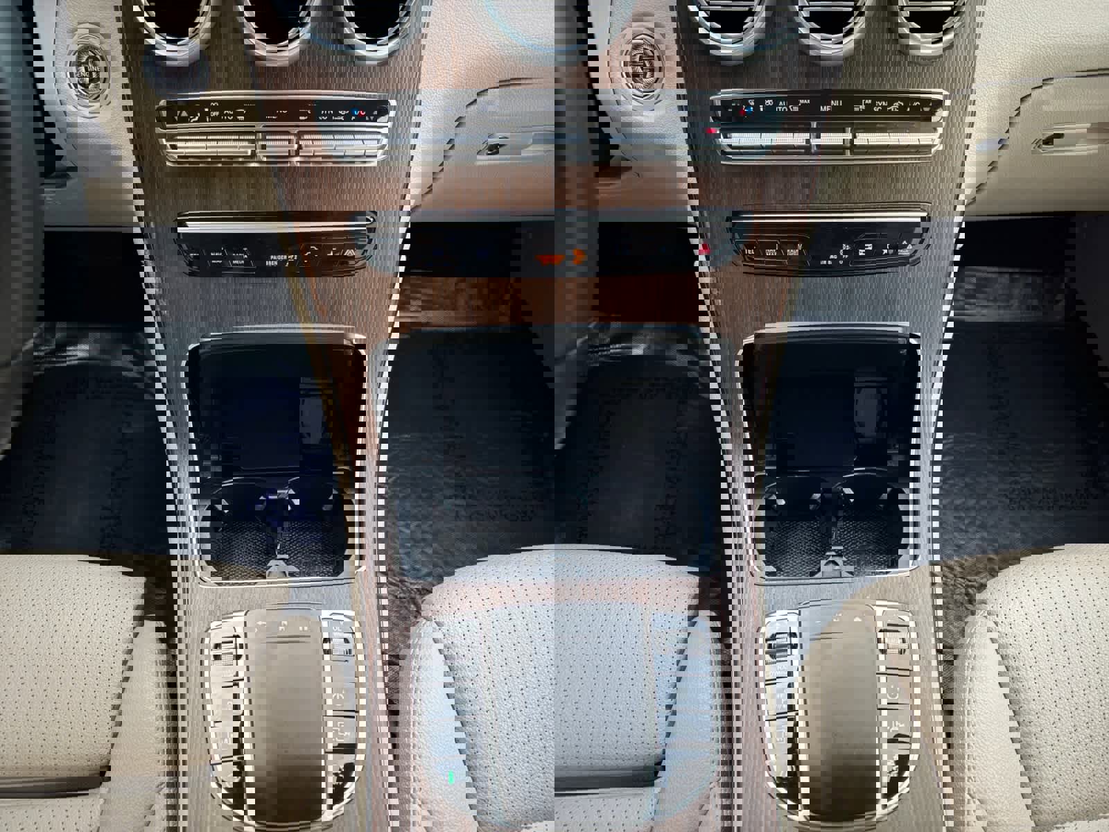 Used 2022 Mercedes-Benz GLC 300 4MATIC w/ Premium Package Lite image 17