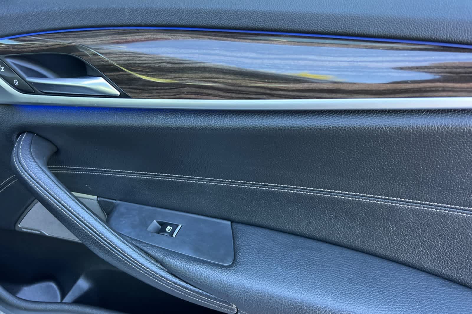 Used 2020 BMW 530i w/ Premium Package RWD image 18
