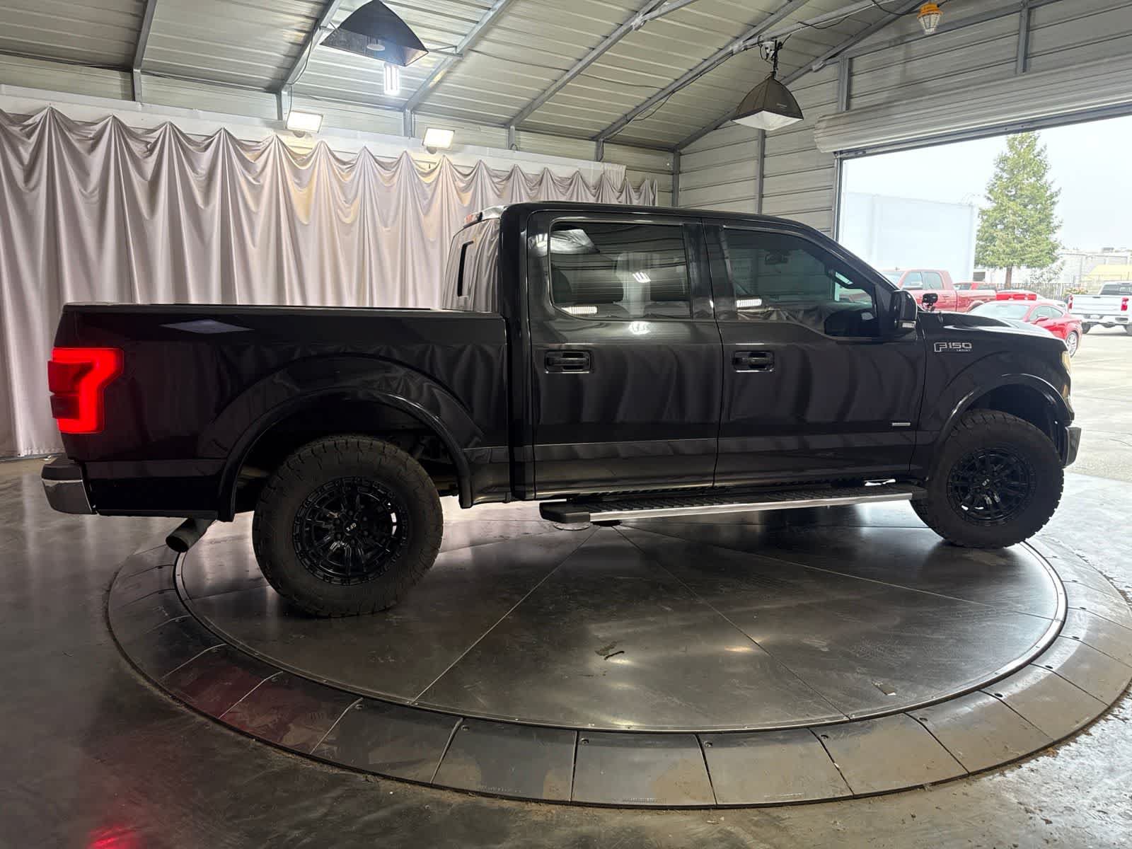 Used 2015 Ford F150 Lariat w/ Equipment Group 501A Mid RWD image 4