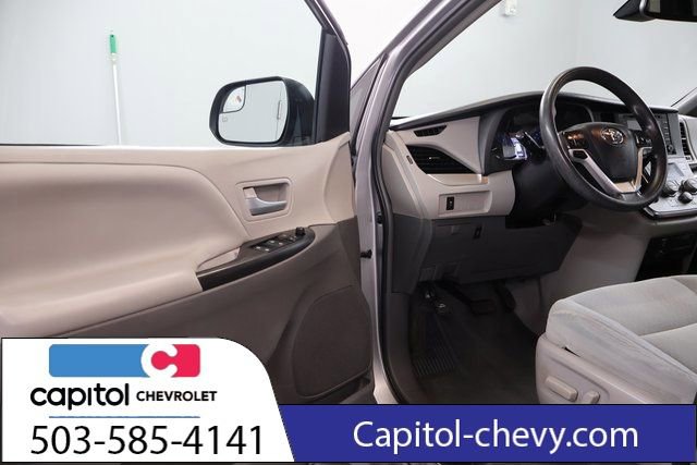 Used 2018 Toyota Sienna LE FWD image 9