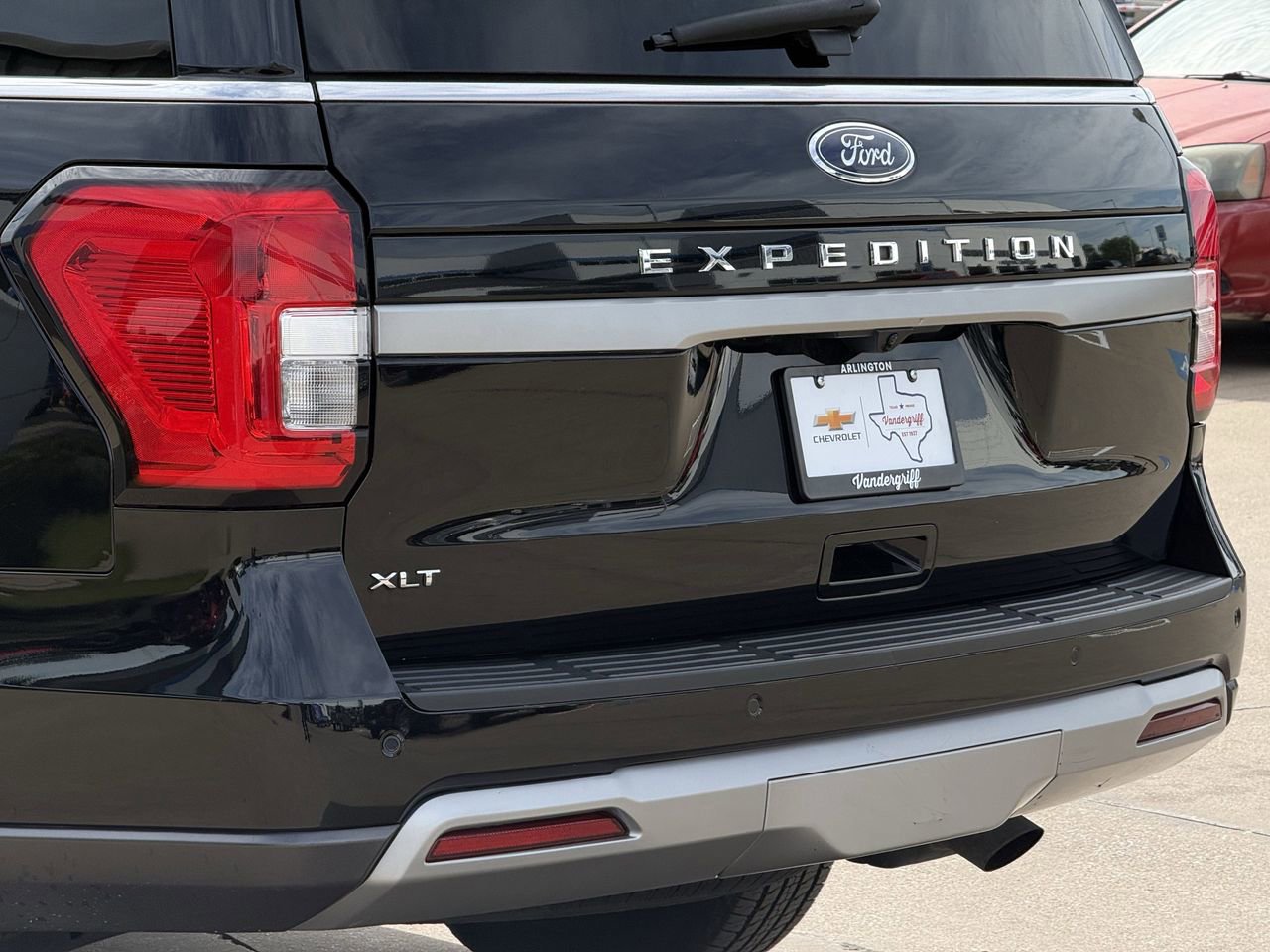 Used 2024 Ford Expedition XLT image 6