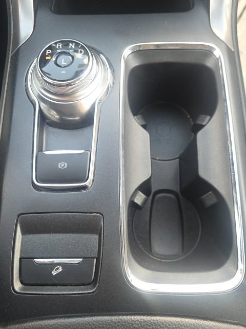 Used 2020 Ford Fusion SE FWD image 28