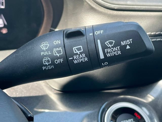 Used 2023 Jeep Grand Cherokee Laredo AWD/4WD image 37