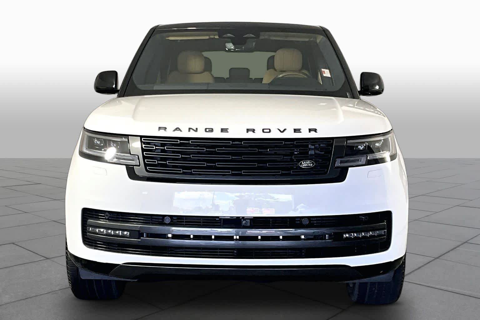 Used 2025 Land Rover Range Rover SE AWD/4WD image 4