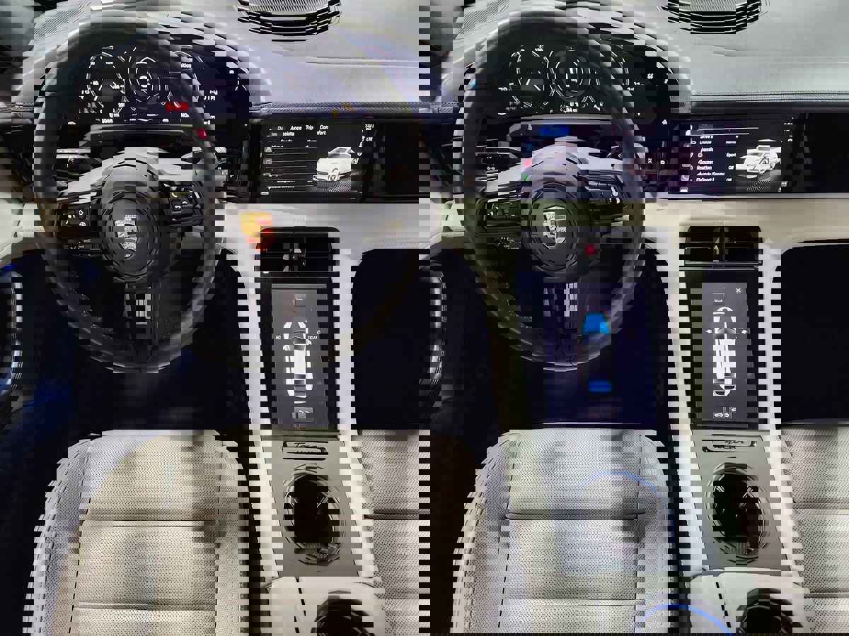 Used 2021 Porsche Taycan image 45