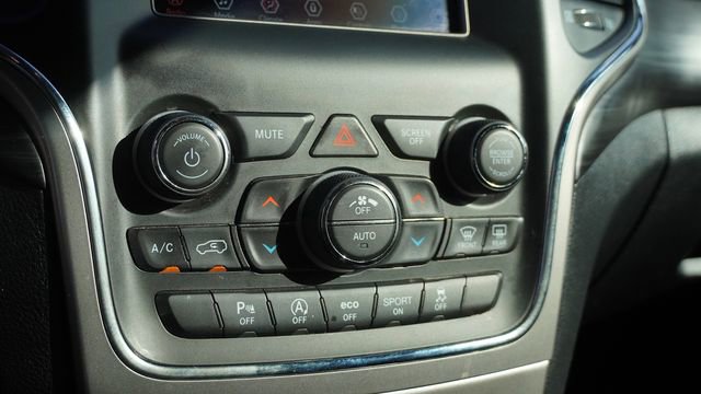 Certified 2021 Jeep Grand Cherokee Laredo image 25