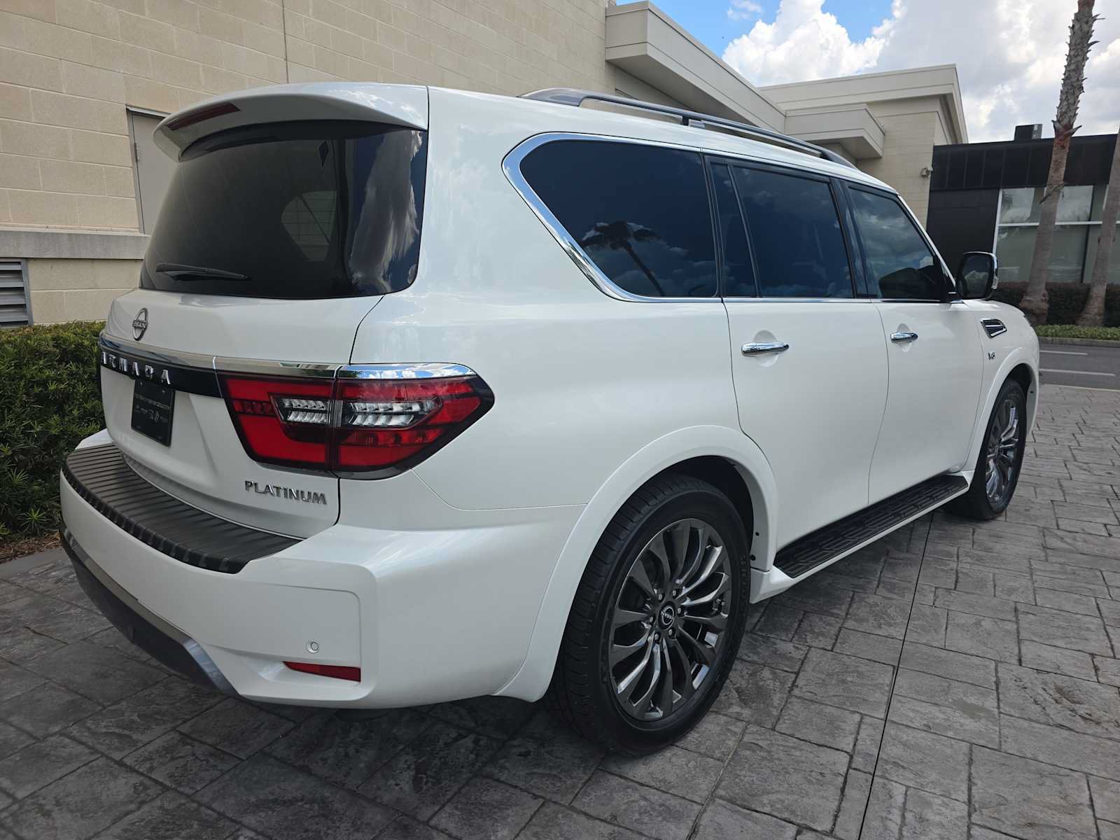 Used 2021 Nissan Armada Platinum w/ Captain's Chairs Package RWD image 3