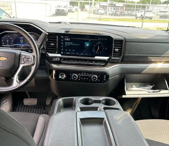 Used 2023 Chevrolet Silverado 1500 LT AWD/4WD image 7