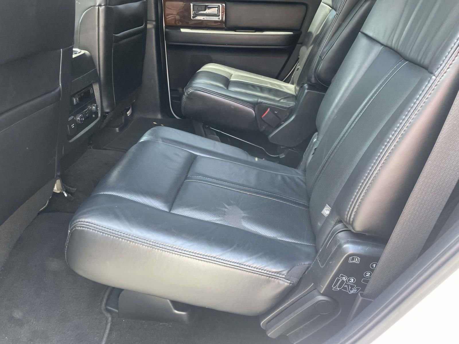 Used 2015 Lincoln Navigator 4WD image 10