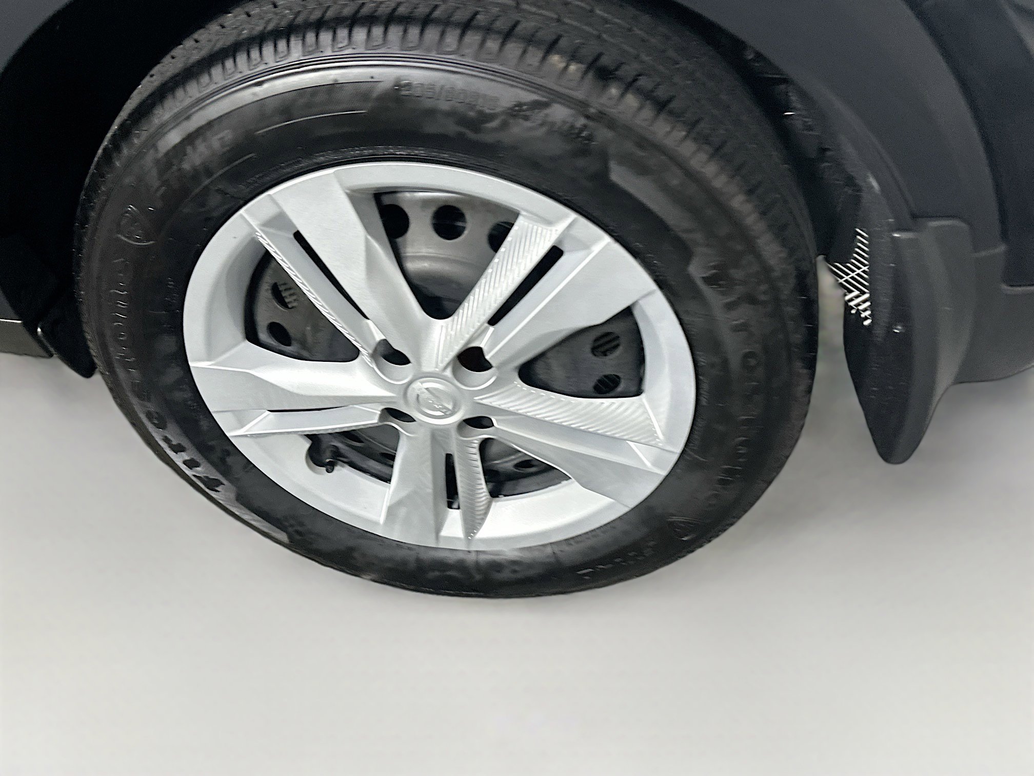 Used 2024 Nissan Kicks S image 11