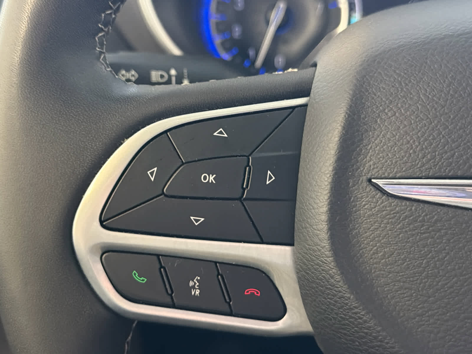 Used 2023 Chrysler Pacifica Touring-L FWD image 40