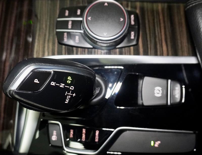 Used 2018 BMW 540i xDrive image 25