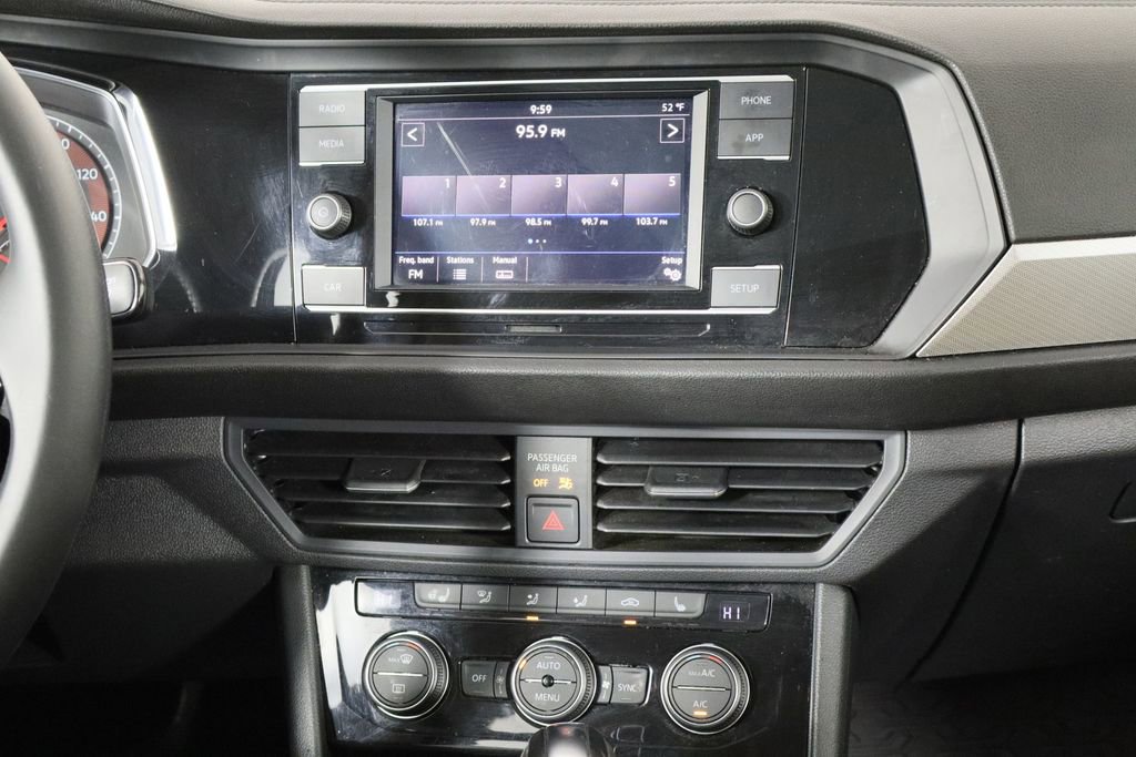 Used 2019 Volkswagen Jetta SE w/ Cold Weather Package image 28