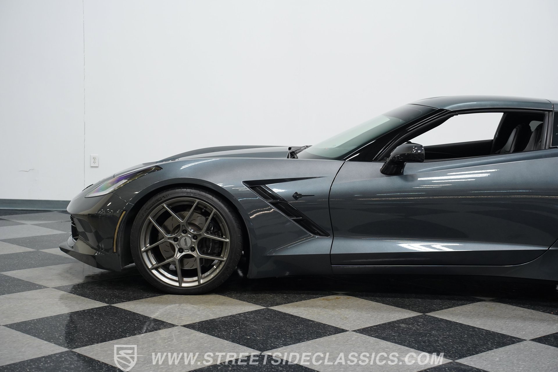 Used 2017 Chevrolet Corvette Stingray Coupe w/ Carbon Flash Badge Package image 22