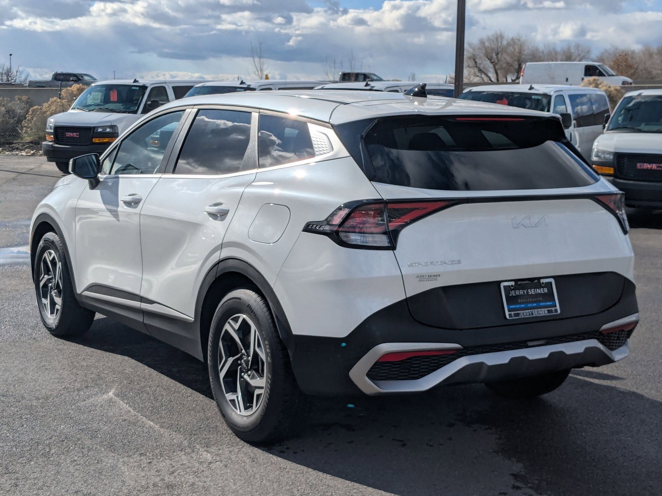 Used 2024 Kia Sportage LX image 4