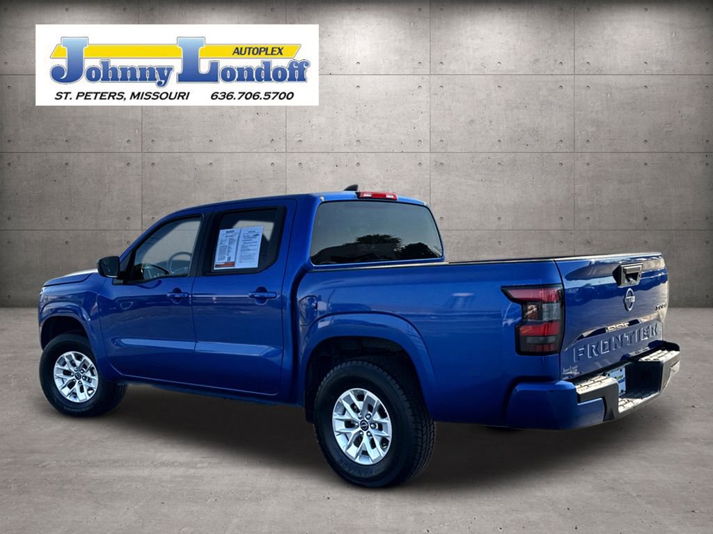 Used 2024 Nissan Frontier SV image 3
