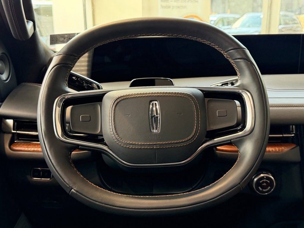 New 2025 Lincoln Navigator Black Label AWD/4WD image 10