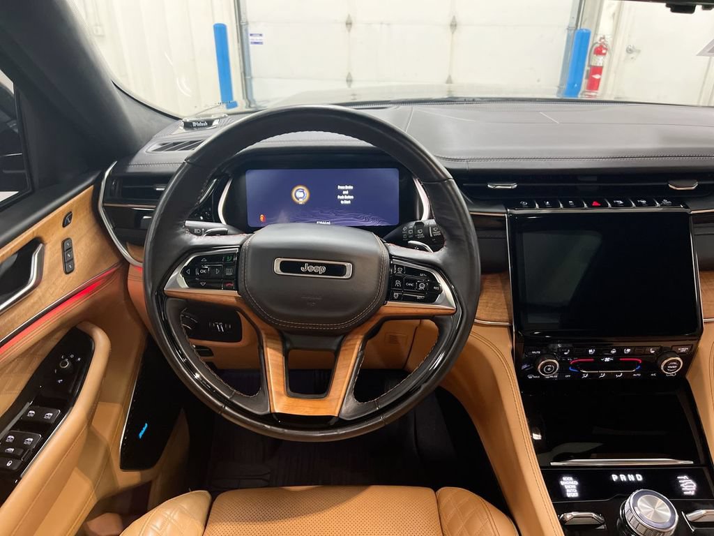 Used 2023 Jeep Grand Cherokee Summit AWD/4WD image 11