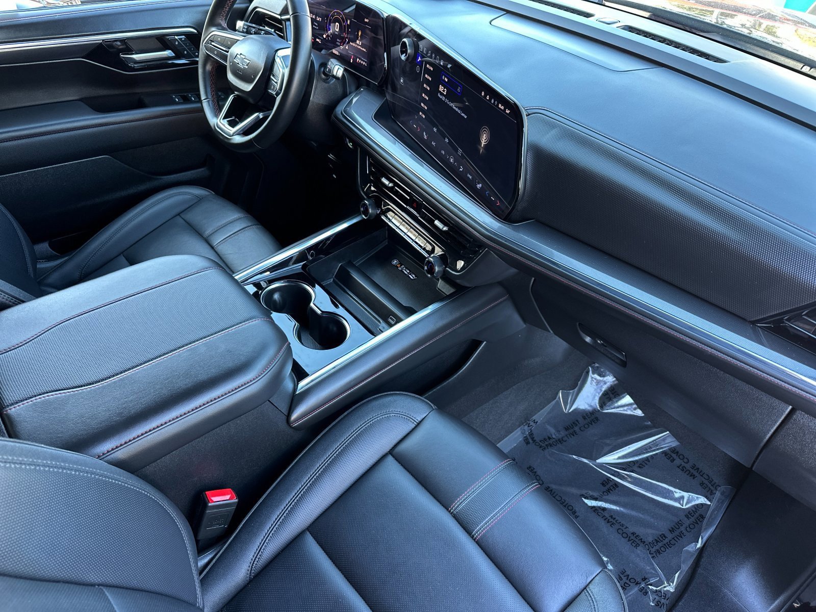 Used 2025 Chevrolet Suburban RST image 18