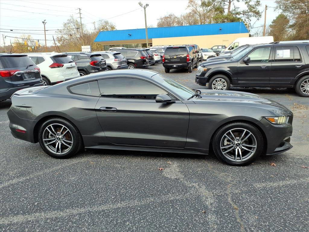 Used 2017 Ford Mustang Coupe image 2