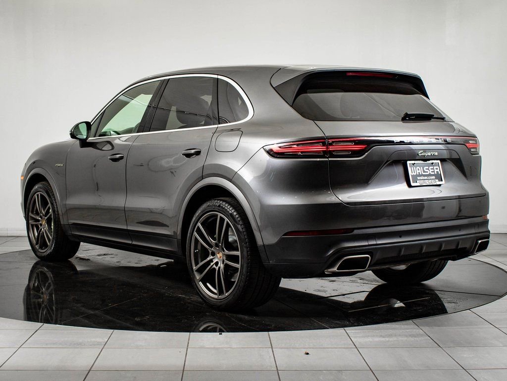 Certified 2022 Porsche Cayenne E-Hybrid w/ Premium Package image 3