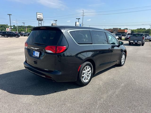Used 2023 Chrysler Voyager LX FWD image 4