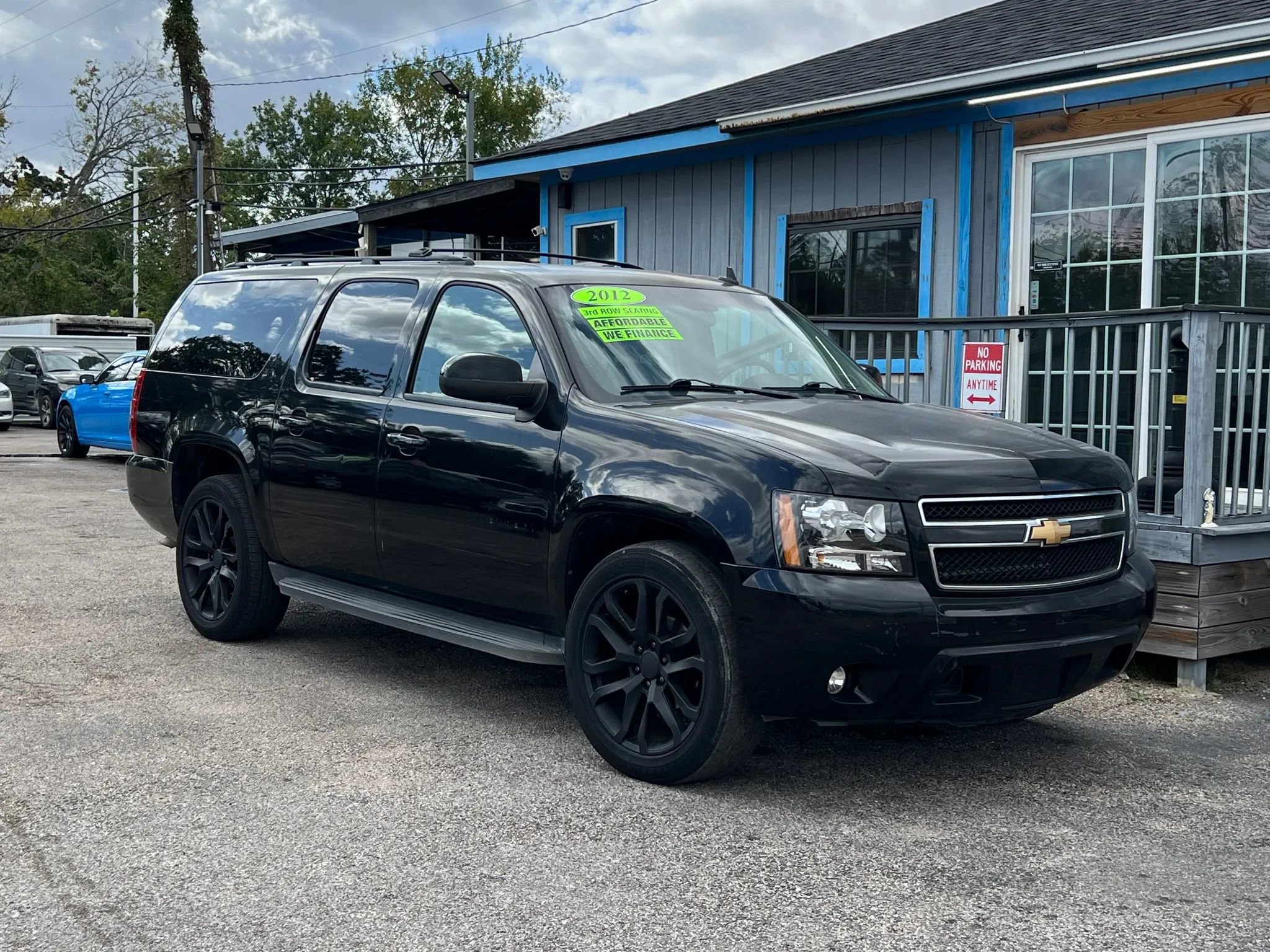 Used 2012 Chevrolet Suburban LT image 4