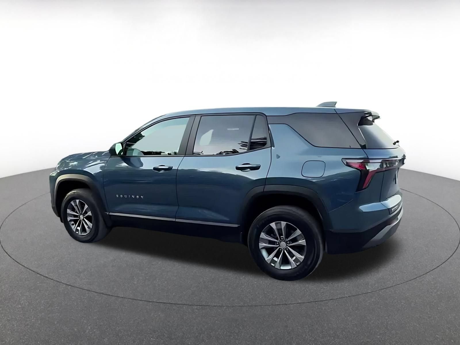 Used 2025 Chevrolet Equinox LT FWD image 4
