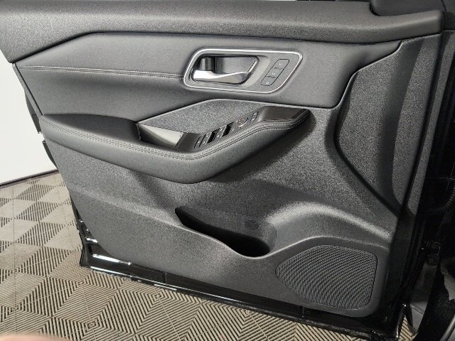 New 2026 Nissan Rogue Platinum image 21