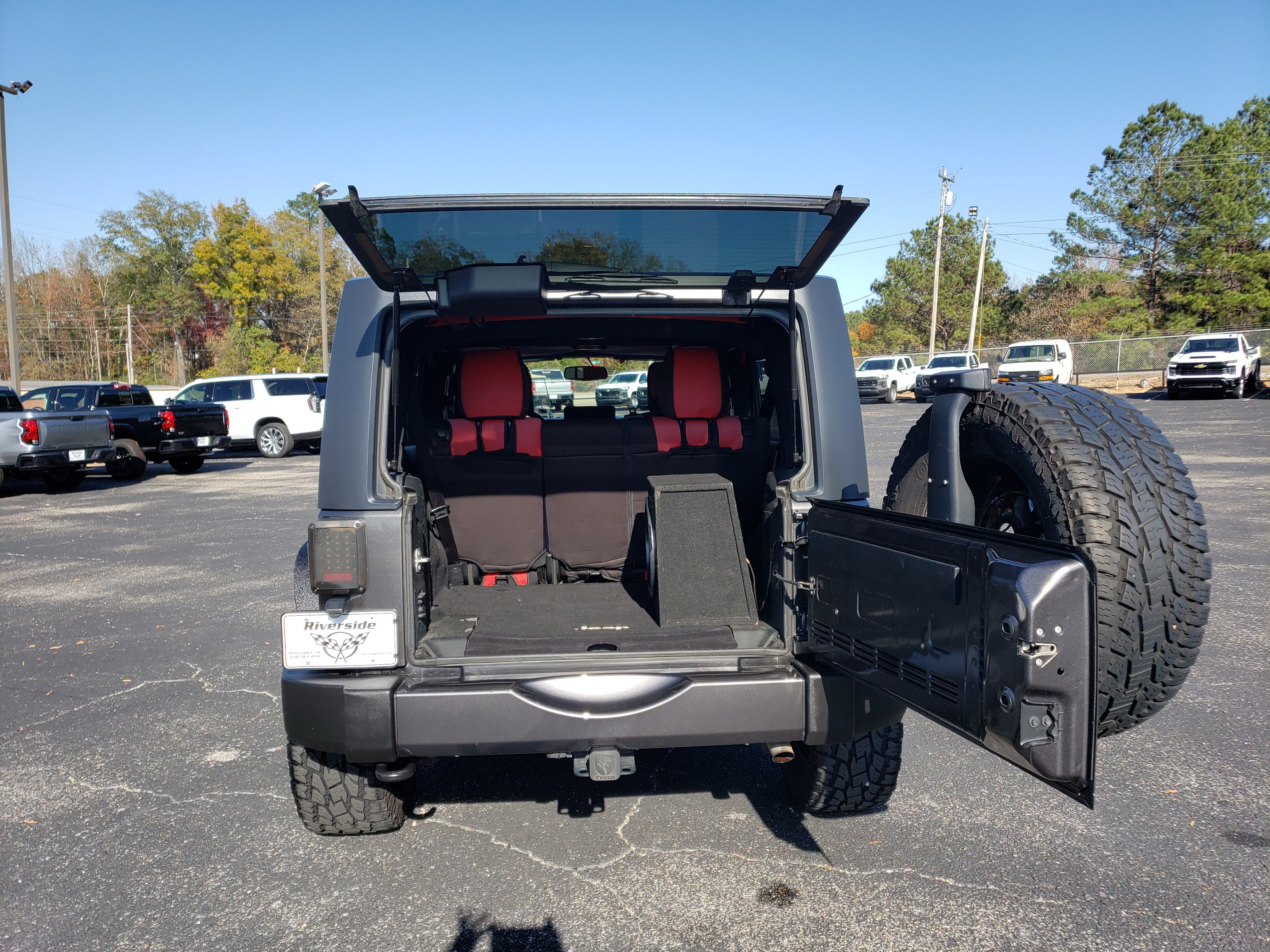 Used 2016 Jeep Wrangler Unlimited Sahara image 10