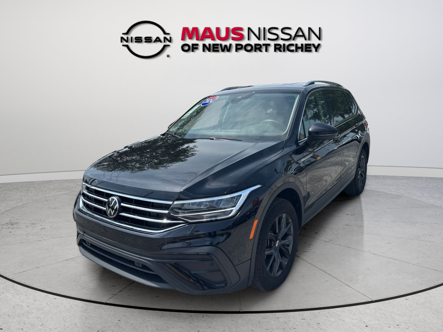 Used 2024 Volkswagen Tiguan SE AWD/4WD image 3